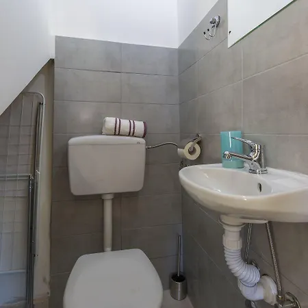 Bezaubernde Mit Beheizten Privatpool, Bbq, Spielplatz, Waschmaschine Tatil Evi Tribalj (Primorsko-Goranska)