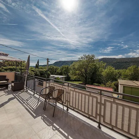 Prázdninový dům Bezaubernde Mit Beheizten Privatpool, Bbq, Spielplatz, Waschmaschine