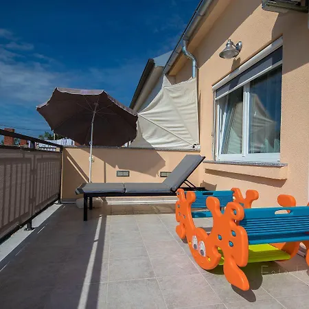 Bezaubernde Mit Beheizten Privatpool, Bbq, Spielplatz, Waschmaschine Prázdninový dům Tribalj (Primorsko-Goranska)