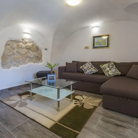 Bezaubernde Mit Beheizten Privatpool, Bbq, Spielplatz, Waschmaschine Tatil Evi
