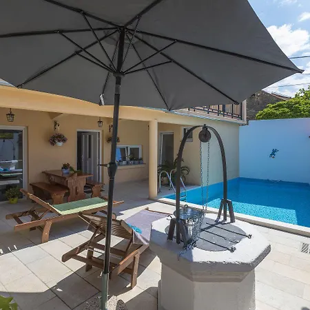 בית נופש Bezaubernde Mit Beheizten Privatpool, Bbq, Spielplatz, Waschmaschine