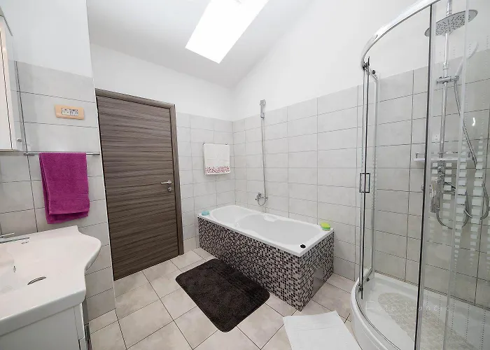 Prázdninový dům Bezaubernde Mit Beheizten Privatpool, Bbq, Spielplatz, Waschmaschine *