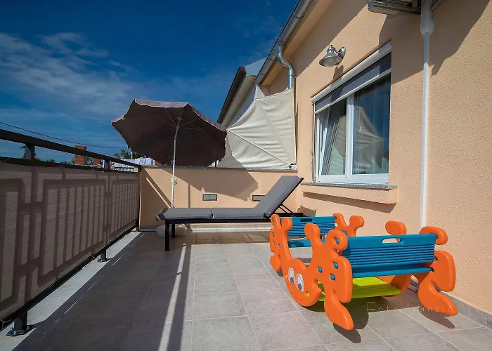 Bezaubernde Mit Beheizten Privatpool, Bbq, Spielplatz, Waschmaschine Prázdninový dům Tribalj (Primorsko-Goranska)