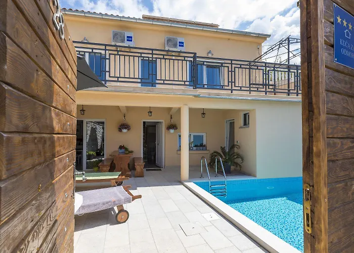 Bezaubernde Mit Beheizten Privatpool, Bbq, Spielplatz, Waschmaschine *