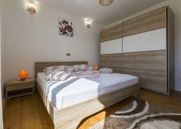 Prázdninový dům Bezaubernde Mit Beheizten Privatpool, Bbq, Spielplatz, Waschmaschine