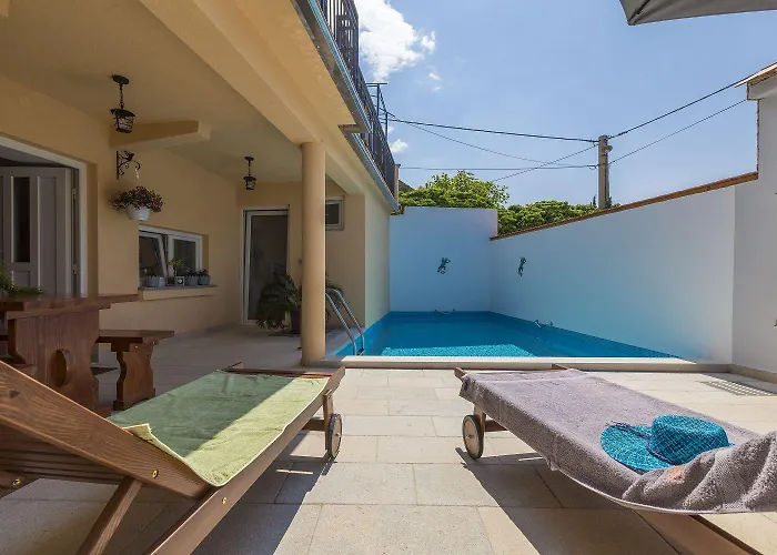 Bezaubernde Mit Beheizten Privatpool, Bbq, Spielplatz, Waschmaschine Prázdninový dům *
