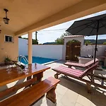 Bezaubernde Mit Beheizten Privatpool, Bbq, Spielplatz, Waschmaschine Tatil Evi Tribalj (Primorsko-Goranska)