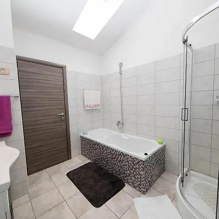 Feriehus Bezaubernde Mit Beheizten Privatpool, Bbq, Spielplatz, Waschmaschine *