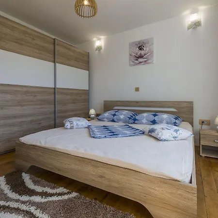 Feriehus Bezaubernde Mit Beheizten Privatpool, Bbq, Spielplatz, Waschmaschine *