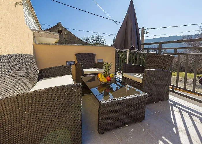 Bezaubernde Mit Beheizten Privatpool, Bbq, Spielplatz, Waschmaschine بيت للعطل
