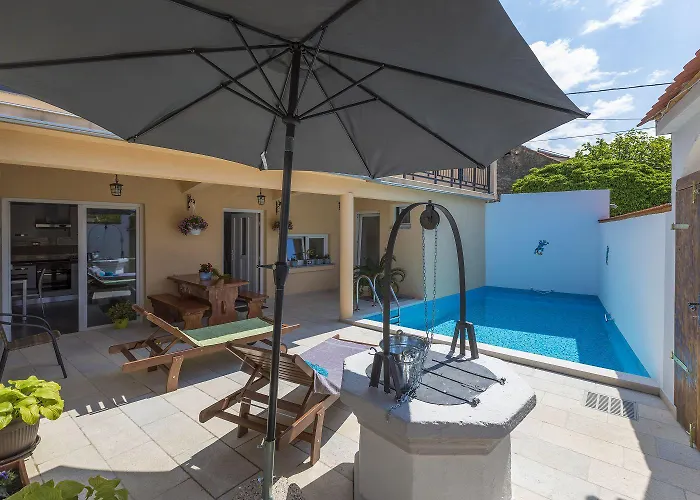 بيت للعطل Bezaubernde Mit Beheizten Privatpool, Bbq, Spielplatz, Waschmaschine