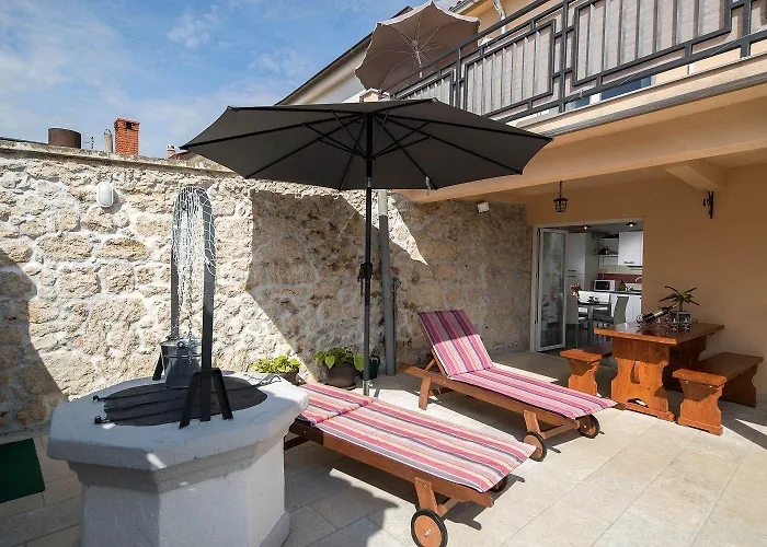Bezaubernde Mit Beheizten Privatpool, Bbq, Spielplatz, Waschmaschine بيت للعطل